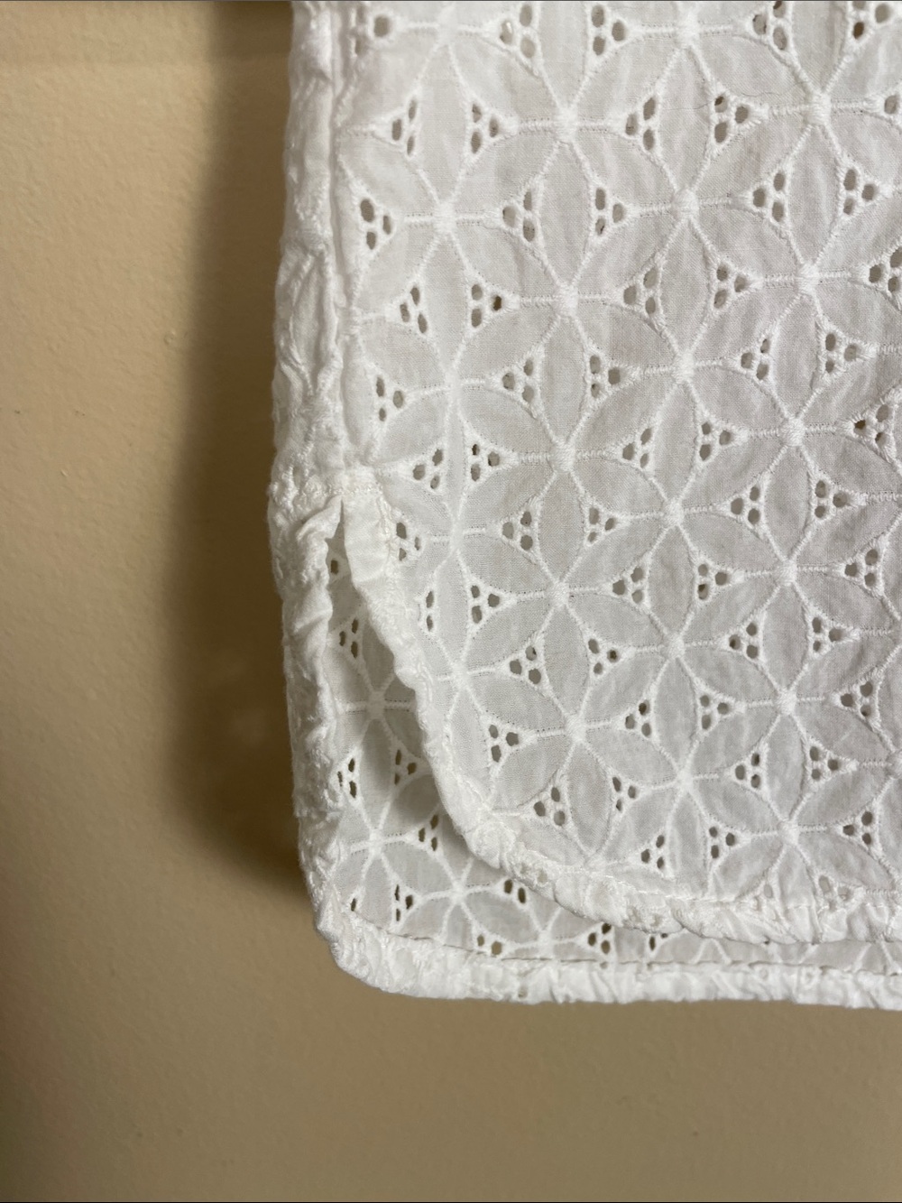 Lands’ End Women’s Floral Eyelet White 7/8 Sleeve Split Neck Tunic Blouse - Picture 5 of 8